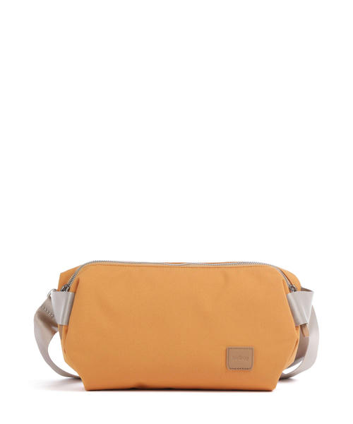sumka-bellroy-classic-5-sling-bag-iz-pererabotannogo-poliestera-i-neilona-tsvet-karamelnyi