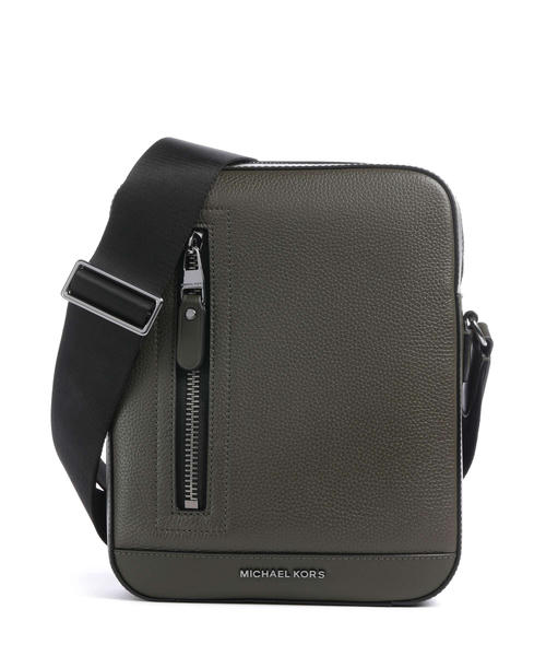 sumka-cherez-plecho-michael-kors-hudson-iz-zernistoi-korovei-kozhi-tsveta-pliushcha