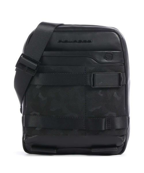 sumka-cherez-plecho-piquadro-fxp-iz-vysokokachestvennoi-korovei-kozhi-chernogo-tsveta