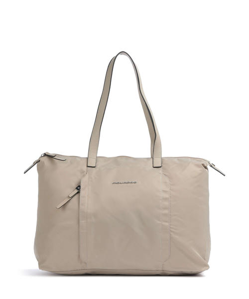 sumka-shopper-piquadro-w92t-15-diuimov-iz-pererabotannogo-neilona-bezhevogo-tsveta-1