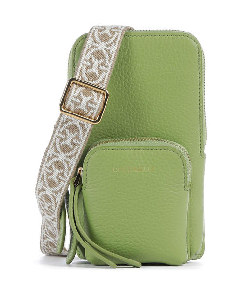 sumka-dlia-telefona-coccinelle-pixie-iz-zernistoi-korovei-kozhi-imitiruiushchaia-guakamole