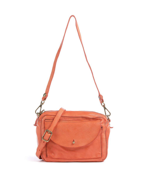 sumka-cherez-plecho-campomaggi-iz-korovei-kozhi-albikokka