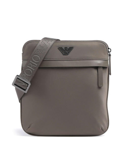 sumka-cherez-plecho-emporio-armani-iz-pererabotannogo-neilona-tsvet-korichnevyi-1